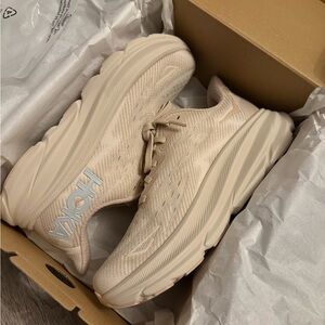 HOKA Women's Clifton 9 Cream Running Shoes